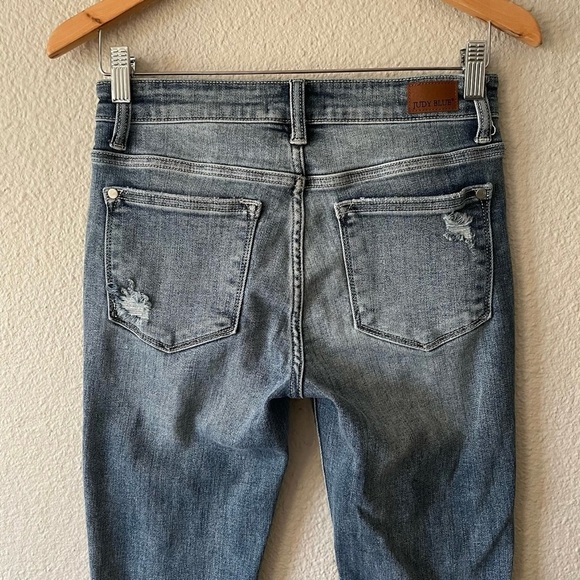 Judy Blue Skinny Fit Capri Cropped Jeans Women’s 26 Blue Distressed Mid Rise EUC - Picture 8 of 12